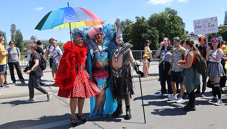 CSD München 2022 Parade auf der Reichenbachbrücke (©Foto: Martin Schmitz)
